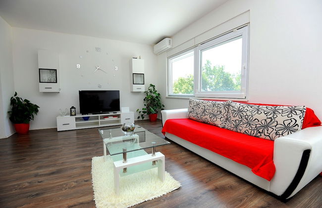 Holiday House With Pool - Photo 7