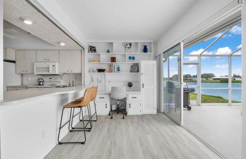 Venice Lakefront Pool Home - Photo 9