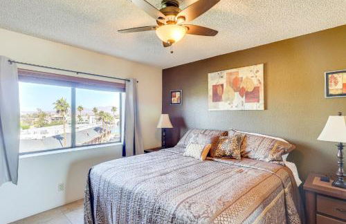 London Bridge Views Havasu Condo on Golf Course - Foto 11