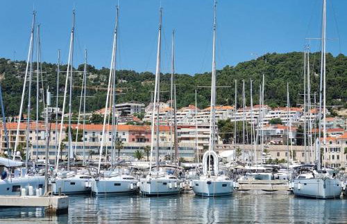 ANGEL BY THE SEA LUXE Apartment - Photo 46