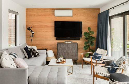 Cozy Bungalow Retreat Walking Distance to Downtown - Photo 30