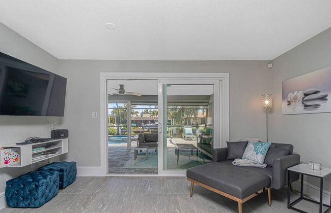 Tranquility - Waterfront Villa With Pool Dock - Photo 17