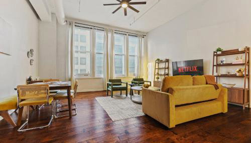 2BR Downtown Gem with Arcade games! - Sleeps 7 - Near Convention Center - Stadium - Foto 4