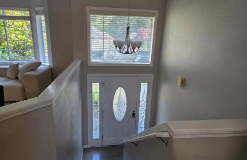 Spacious 5BR Walk to Wild Waves! - Foto 8