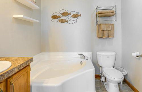 Lake View Dog-Friendly Home with Yard and Fire Pit! - Photo 11