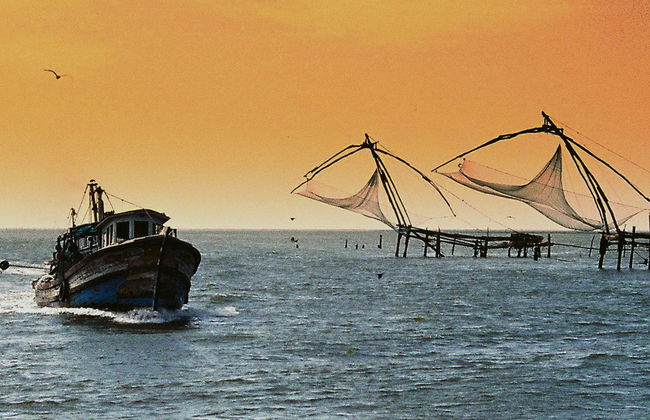 Cruzeiro ao entardecer em Cochin - Foto 1