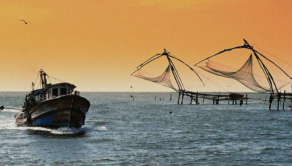 Cruzeiro ao entardecer em Cochin - Foto 1