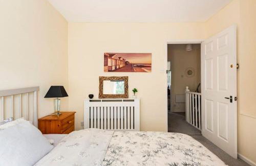 Charming Entire 2-Bedroom House in Milton Keynes - Photo 25