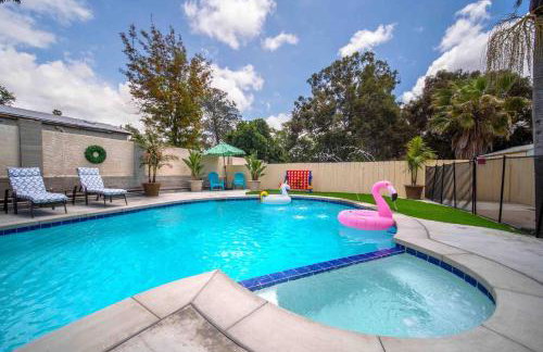 Spacious 4BR w/ Pool, Spa, Mini Golf & Game Lounge - Foto 2