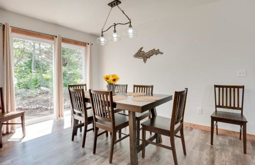 Wooded Hancock Home Near Ski and Snowmobile Trails! - Foto 8