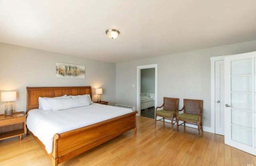 Seaside Elegance Oceanfront Escape with 3 Suites - Foto 15