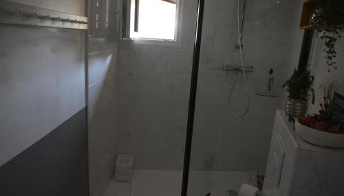 Joli studio classé 3étoiles avec terrasse, piscine, place de parking privée Le Mas Syana - Foto 2, Shower
