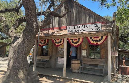 Step Free Entrance-Wolfe Cottage at Wrenwood Ranch, King Bed - Foto 26