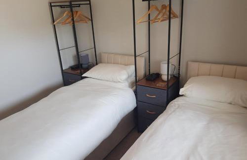 Beechcroft 2 bed part house - Photo 4