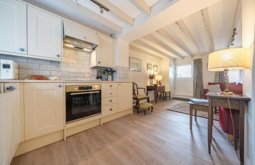 Grasshopper Cottage - Photo 2