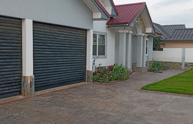 4 Bedrooms Family House Sakumono - Photo 23