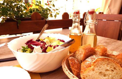 Casa Celestine in Via Orsini Isolabona Liguria Italy Sleeps 5 - Foto 36