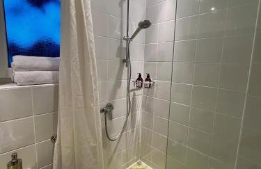 Westside Apartment - Photo 12