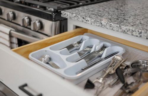 Pittsburgh Spacious and Modern Three Bedroom Apartment with Free Parking - Foto 10