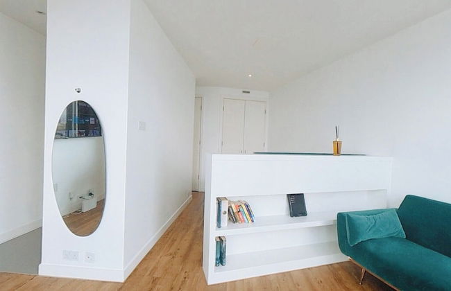 1 Bed City Studio Sleeps 3 - Wifi, Views - Photo 7