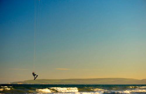 CHURCH ROAD by BOURNECOAST - A Spacious Bungalow in the Popular Hengistbury Head Area Near the Sandy Beaches - HB5830 - Foto 35