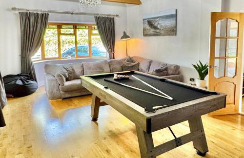 Serene Retreat - Hot Tub - Pool Table - Close to New Forest and Bournemouth Beach - Sleeps 12 - Foto 14