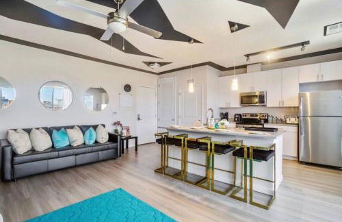 Lux Penthouse Skyline, Views Gym , Free Parking & Wifi - Photo 14