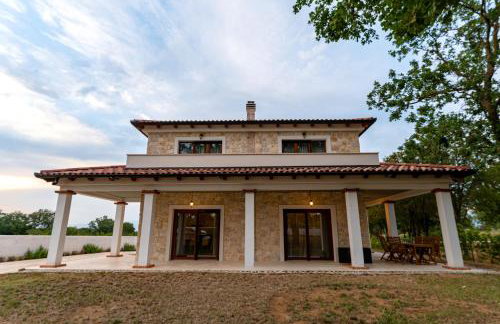 Villa Pietro with a heated Saltwater pool - Photo 36