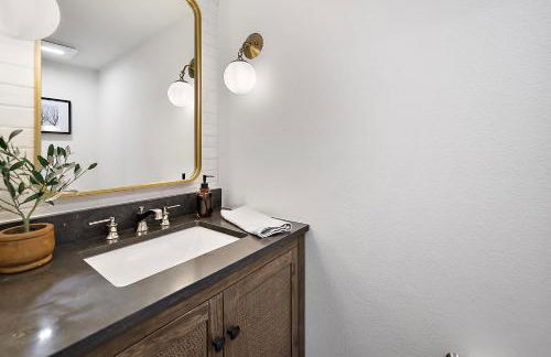 The Tremain - Steps to Downtown w King Bed - Foto 9