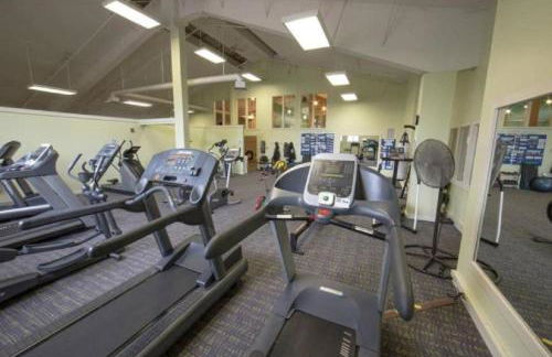 Enjoy snowball fights or romantic nights in a 1BD vacation apartment - Foto 24