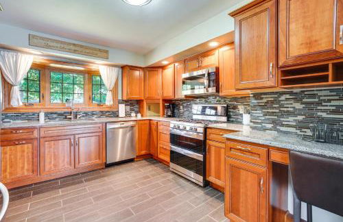 Waterfront Lake Wissota Retreat Dock and Deck! - Foto 6