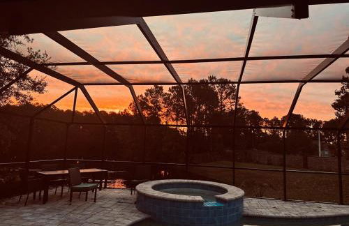 Ultimate Backyard Oasis, Heated Pool, Spa and Lake - Foto 6