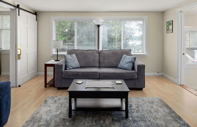 Cozy Colchester Cabin near Lake by RedAwning - Foto 18