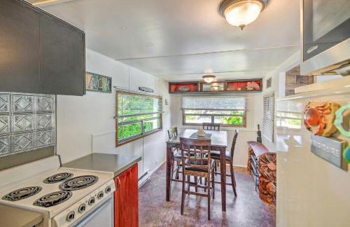 Coastal PNW Gem with Hot Tub - Walk to Beach! - Foto 19