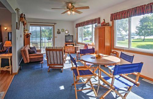 Waterfront Vandalia House with Dock on Donnell Lake! - Foto 8