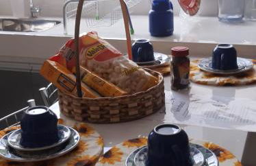 Privacidade para sua família e grupos em um só lugar-2 quartos- melhor custo-benefício, garagem, sala com cozinha integrada, aconchegante, ambiente moderno e funcional, wi-fi veloz gratuito, próximo ao Parque das Águas-Calçadão e tudo que a cidade oferece - Foto 6