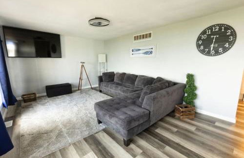 The Jackson Cottage on Grass Lake Waterfront 2 1 Nautical Cottage with Hot Tub Firepit & Year-Round Fun - Foto 13