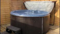 GROOMS COTTAGE OUTSIDE HOT TUB - Foto 5