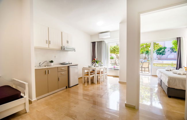 Lotus Hotel Apartments - Photo 30