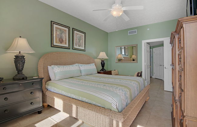 Tropical High-Rise Condo with Beachside Pool Access and Free Poolside WiFi - Unit 2004 by RedAwning - Foto 2