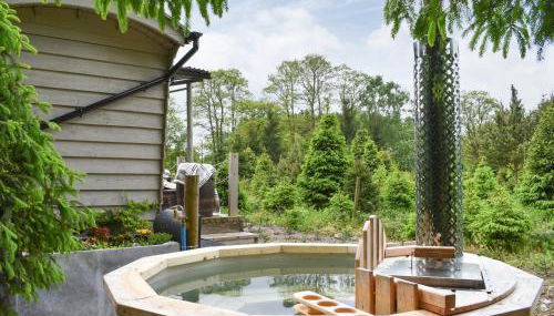 Spruce Shepherd's Hut - Photo 1