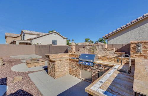 7 Mi to State Farm Stadium Family Home with Pool - Foto 30