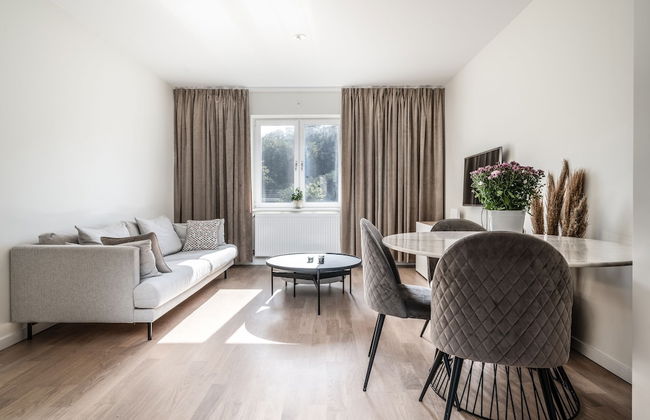 2 Bedroom Cozy City Apartment in Bromma - Photo 3