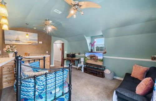 Entire 2br 2ba hilltop view home Sleeps 8 pets 4 acres Jacuzzi Central AC Kingbeds Office Free WiFi Parking Full Kitchen Refrigerator Washer Dryer Furnished Three 3 Large Sunset Dining Patios Grill Stovetop Oven Hiking Wildlife Firepit Quiet very Secluded - Foto 12