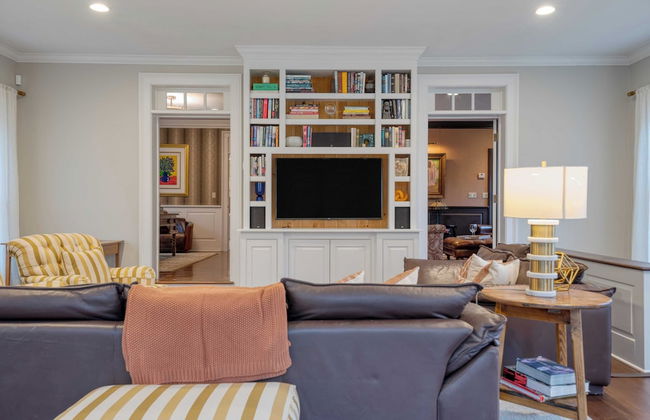 Secluded Estate w/ Guest House, Private Pond, Gym, & Movie Theater Sunny Pond - Foto 9