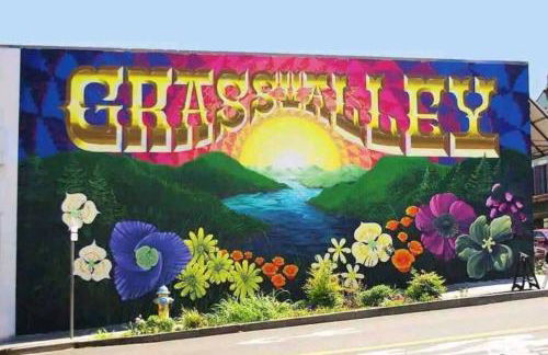 The Gold heart of Grass Valley w outdoor bathtub - Photo 27