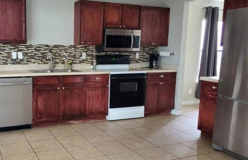 Homey 4BR Home in Converse Near Airforce Base - Foto 3