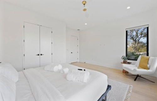 Barton Springs Luxe Heated Pool Spa Sleeps 16 - Photo 46