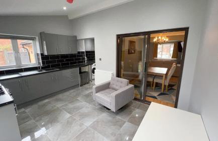 Cosy 4 bedroom holiday let Stevenage 22mins from London on the train - Foto 13