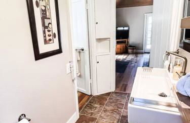 The Nest Serene Sanctuary w Hot Tub Fireplace Grill Hammock Outdoor Fire Feature Fully Fenced Yard AC Pets Ok - Foto 20